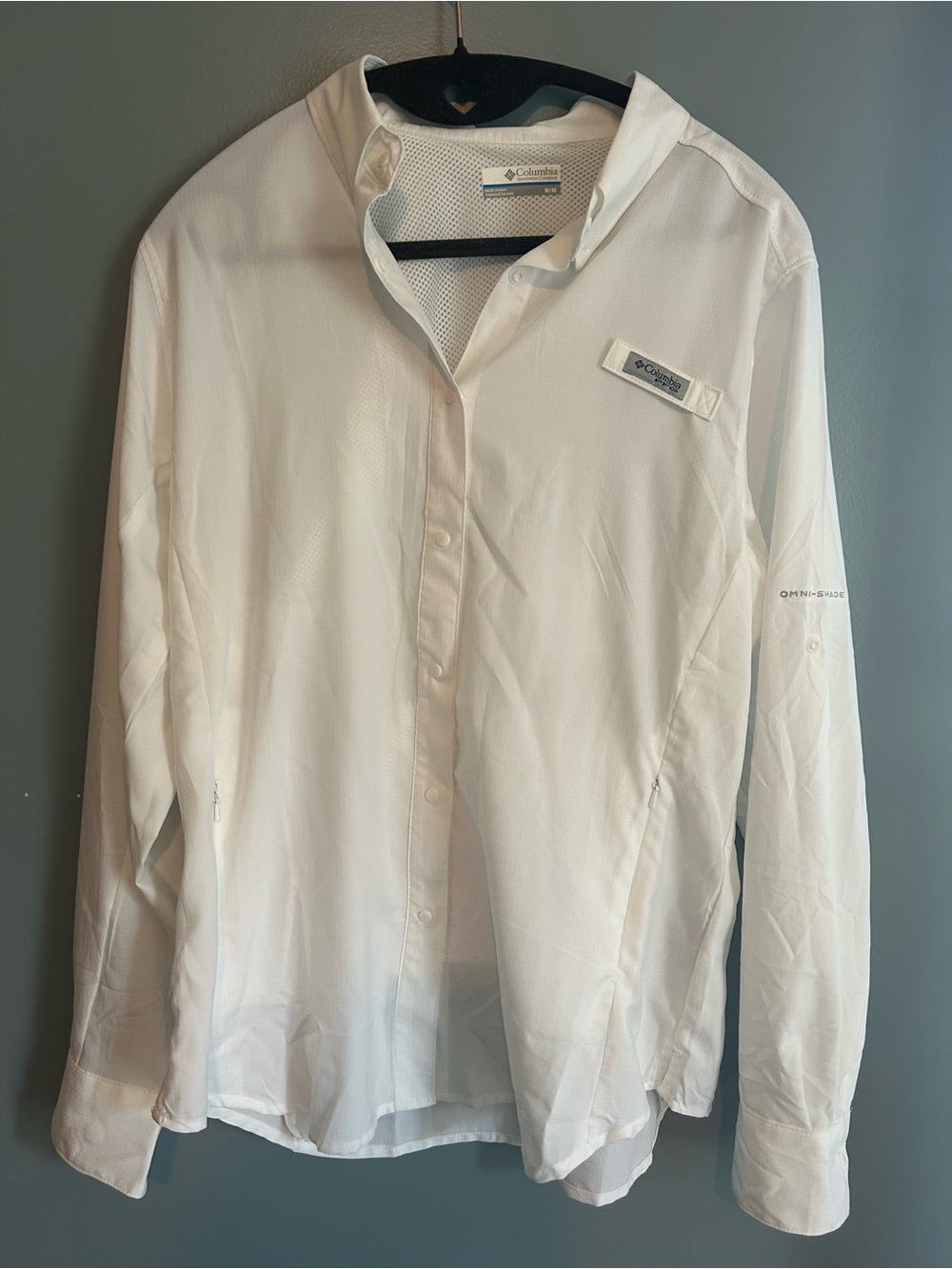 Columbia Women’s White Long-Sleeve Button-Down Shirt
